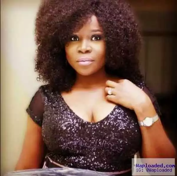 Picture of Omawumi smoking a hookah surfaces